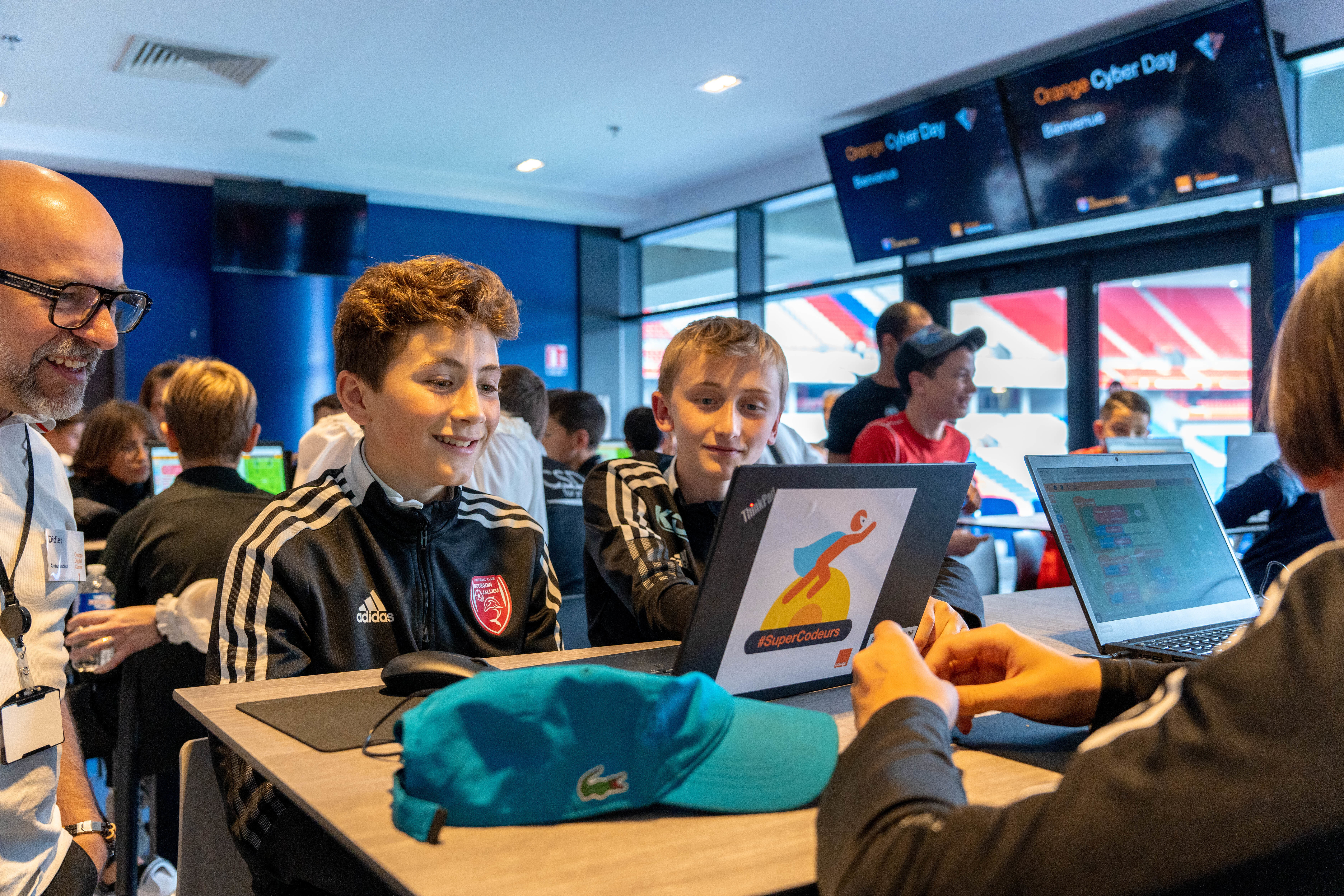 Atelier de codage pour les jeunes lors de la journée Orange Cyber Day à Lyon - © Orange
