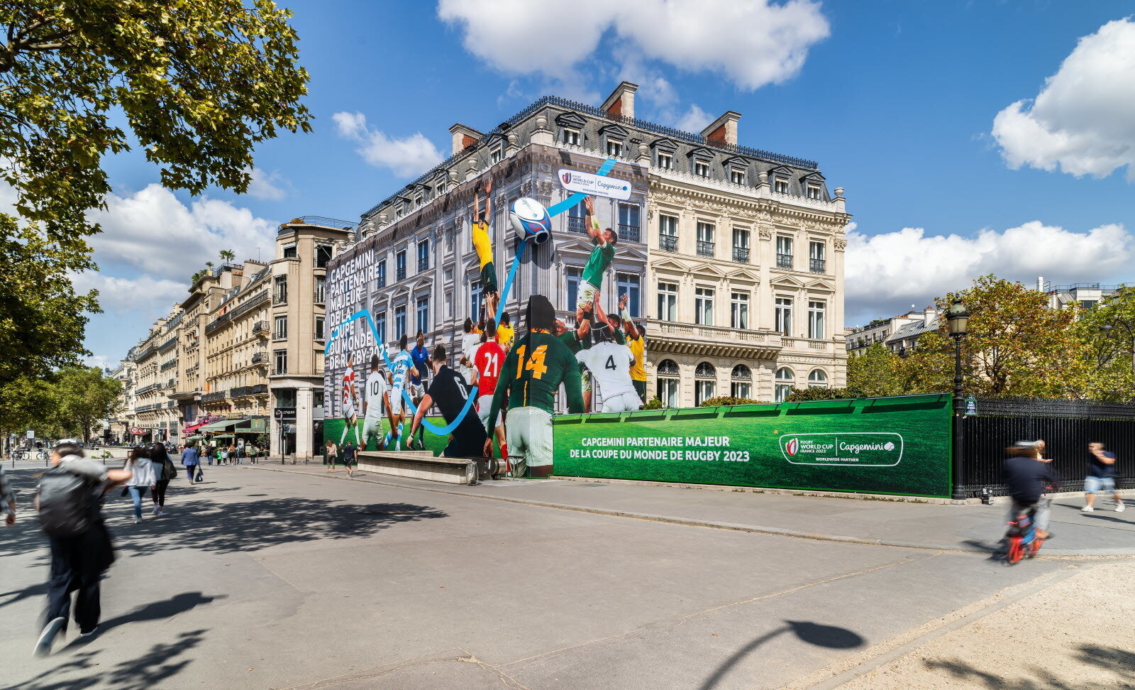 Le siège de Capgemini habillé aux couleurs de la Coupe du monde de Rugby, une réalisation signée JCDecaux - © Rémi Poulverel