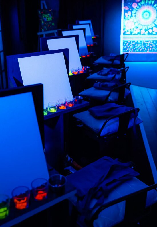 Peinture au néon pour Bombay Sapphire - © Fever